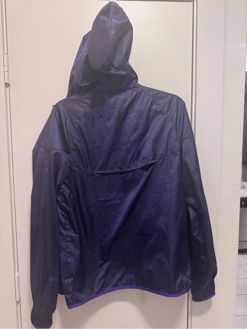Nike Adult Small Purple Lightweight Hooded Windbreaker Jacket – Small